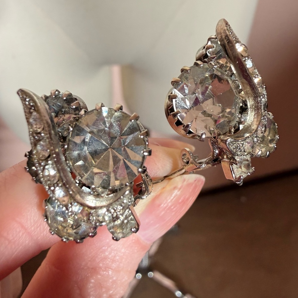 Vintage 1940's retro deco Large clear foil back crystal oversized clip Earrings